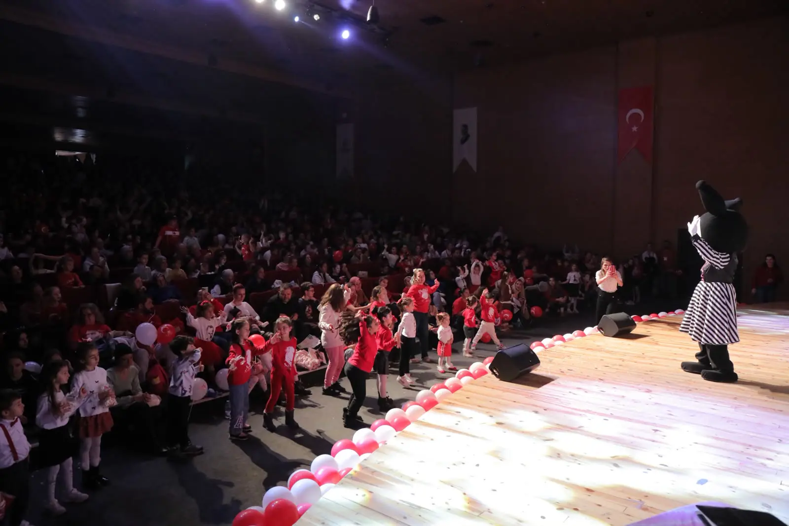 CUMHURİYET COŞKUSU EDİRNE’DE ÇOCUKLARIN NEŞESİYLE BÜYÜDÜ galeri görseli